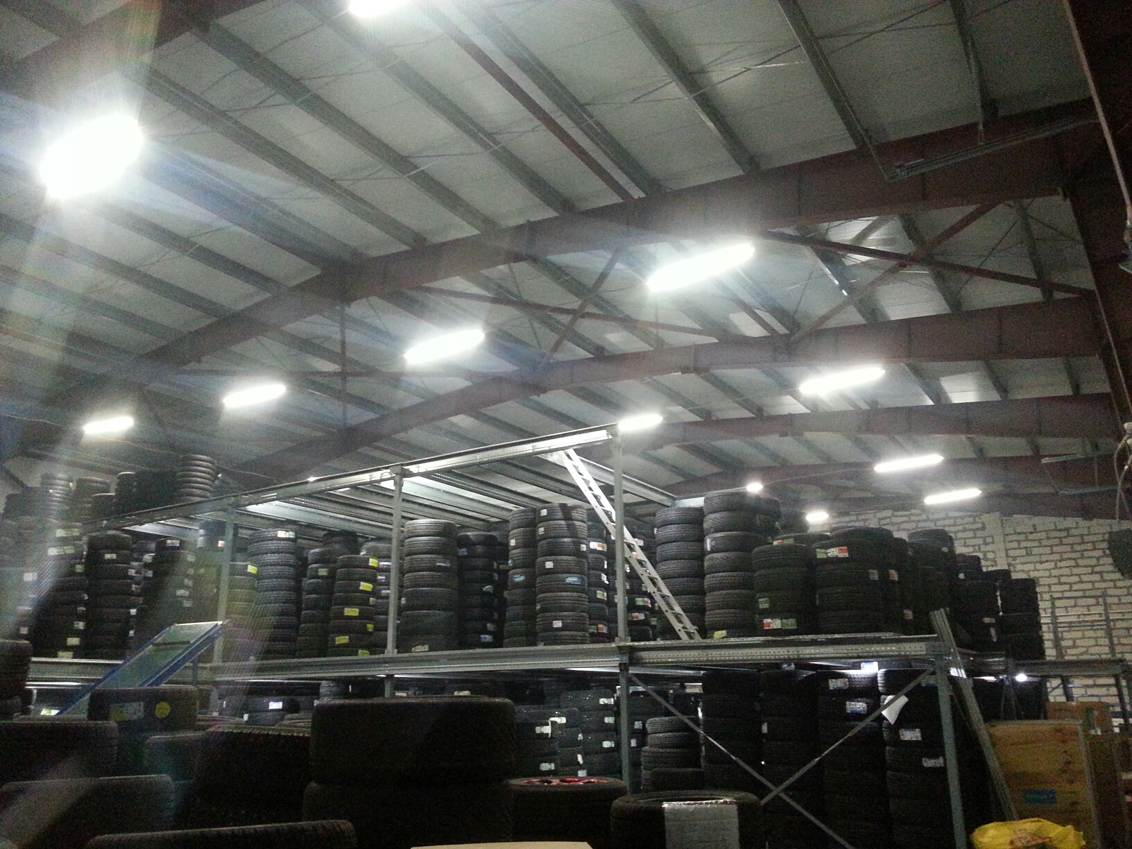 светильники на складе